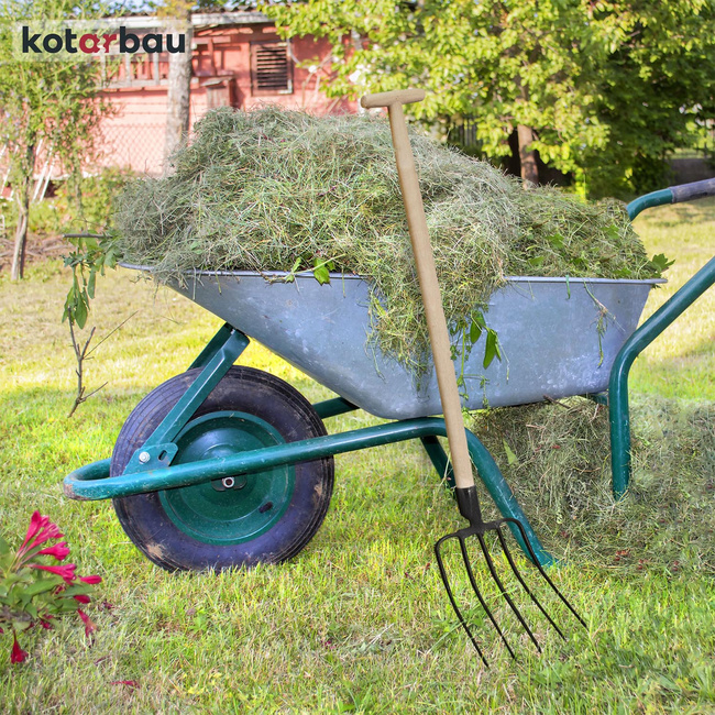 Furcă cu 5 vârfuri pentru săpat iarba pentru compost